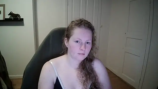 Girlnina-1995 online show from 12/13/24, 11:02