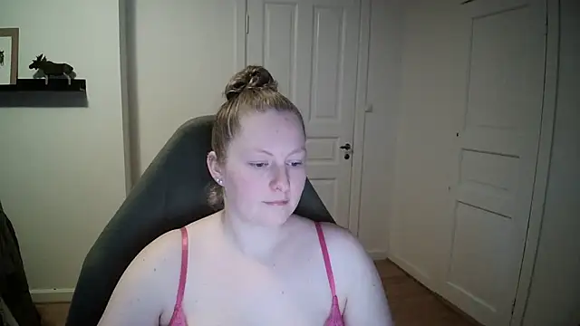 Girlnina-1995 online show from 12/14/24, 11:18