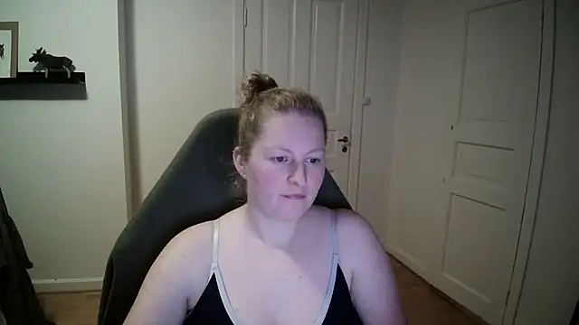 Girlnina-1995 online show from 12/17/24, 07:37