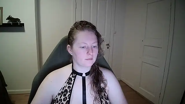 Girlnina-1995 online show from 12/18/24, 10:40