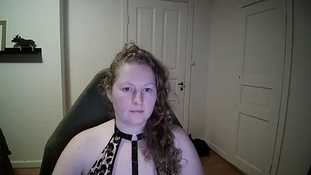 Girlnina-1995 online show from 12/18/24, 05:31