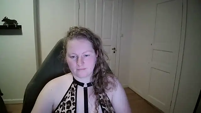 Girlnina-1995 online show from 12/18/24, 08:36