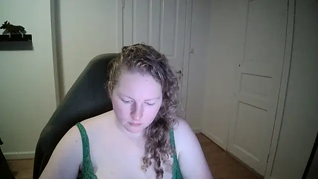 Girlnina-1995 online show from 12/19/24, 06:12