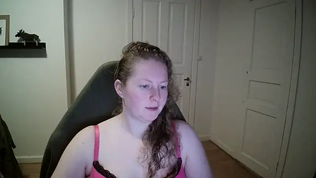 Girlnina-1995 online show from 12/20/24, 04:04