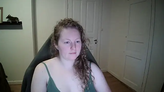 Girlnina-1995 online show from 12/30/24, 09:05