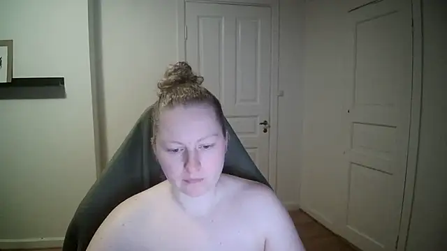 Girlnina-1995 online show from 01/15/25, 03:39