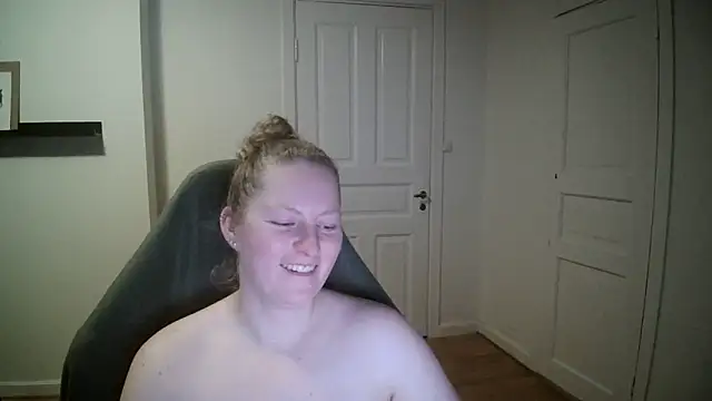 Girlnina-1995 online show from 01/15/25, 06:40