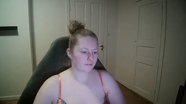 Girlnina-1995 online show from 01/22/25, 04:02