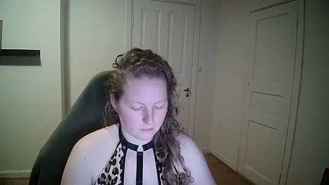 Girlnina-1995 online show from 01/28/25, 07:21