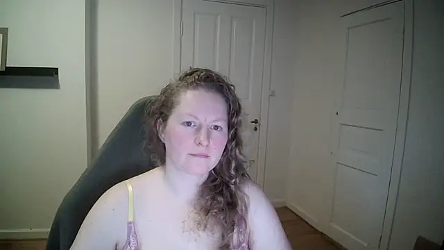 Girlnina-1995 online show from 02/03/25, 09:19