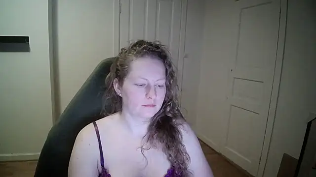 Girlnina-1995 online show from 02/20/25, 07:52