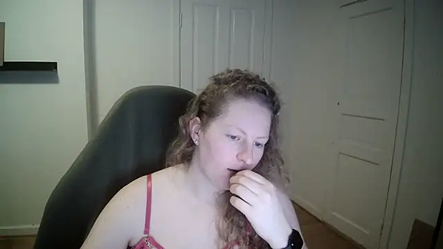 Girlnina-1995 online show from 02/24/25, 12:16