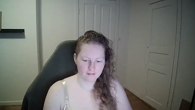 Girlnina-1995 online show from 02/28/25, 09:04