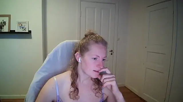 Girlnina-1995 online show from 09/25/25, 08:07