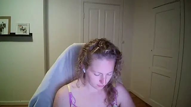 Girlnina-1995 online show from 09/29/25, 08:57