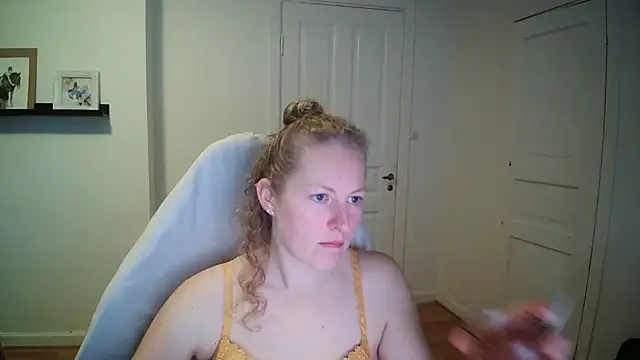 Girlnina-1995 online show from 10/01/25, 08:42