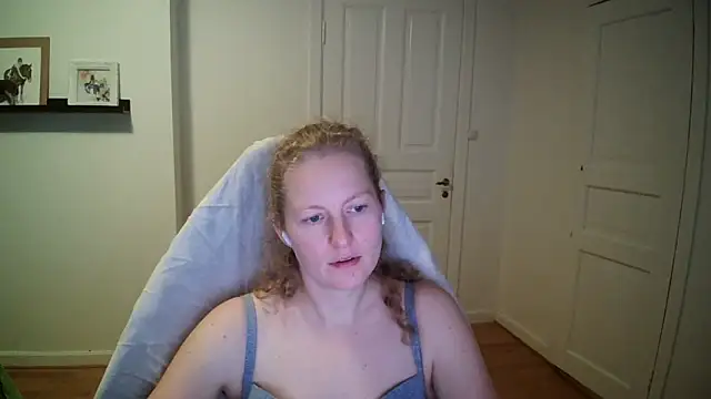 Girlnina-1995 online show from 10/14/25, 11:00