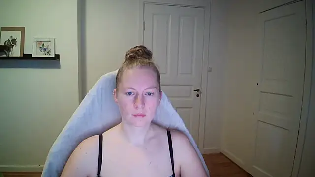 Girlnina-1995 online show from 10/16/25, 07:42