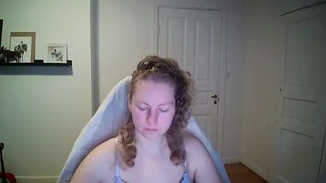 Girlnina-1995 online show from 11/18/25, 08:52