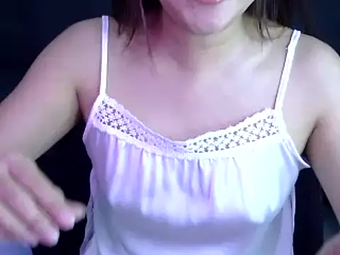 Bee 2k online show from 10/21/25, 04:35