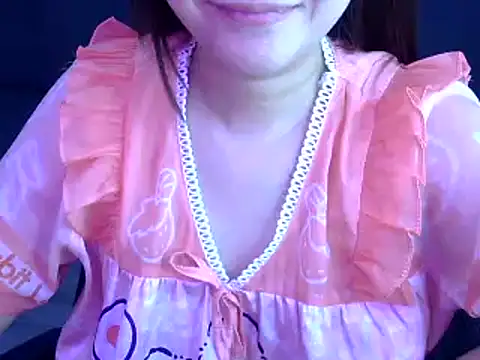 Bee 2k online show from 10/28/25, 06:17