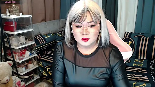 Snapshot of MagnificatMistress chatting on 01/17/25, 05:19 MagnificatMistress online show from 01/17/25, 05:19