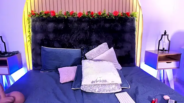 Snapshot of Karlagonzales_ chatting on 02/14/25, 12:51 Karlagonzales online show from 02/14/25, 12:51