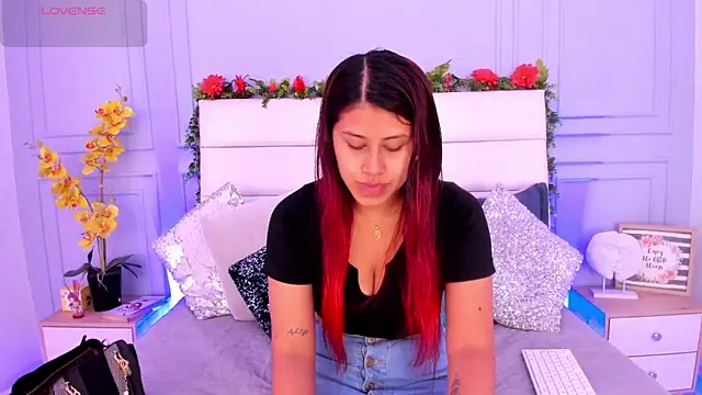 Snapshot of Karlagonzales_ chatting on 03/15/25, 12:02 Karlagonzales online show from 03/15/25, 12:02