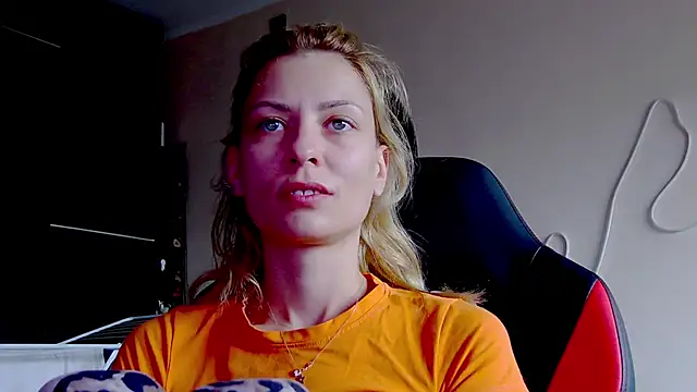 karo123421 online show from 10/13/25, 09:20