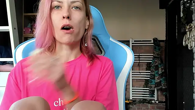 karo123421 online show from 10/24/25, 08:33