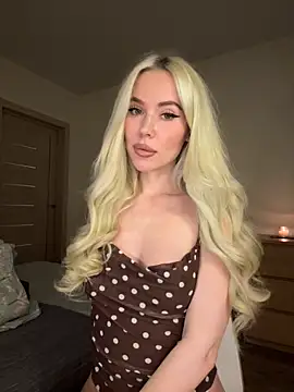 xDinnax online show from 10/14/25, 03:35