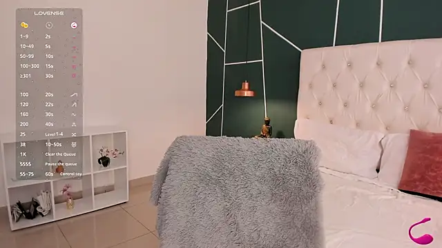 Veronicalanx1 online show from 10/28/25, 12:09