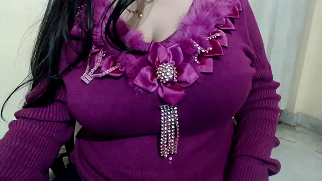 Snapshot of HOT_CHILLY chatting on 02/27/25, 04:32 HOT CHILLY online show from 02/27/25, 04:32