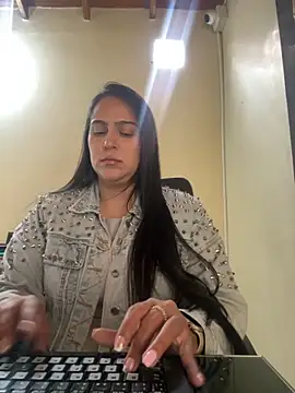 kendall 52 online show from 11/22/25, 02:16