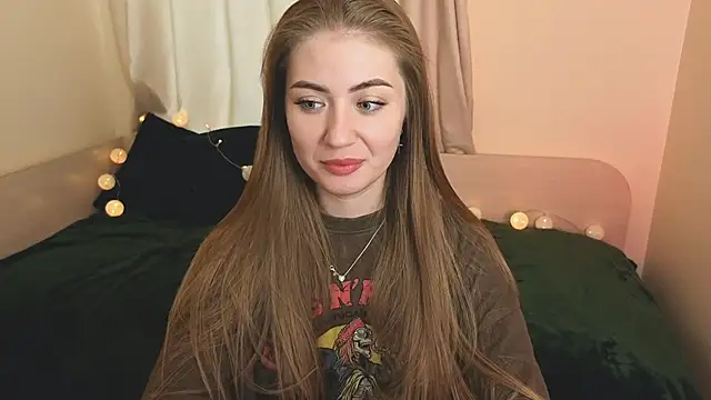 Snapshot of Adelyna_Bird chatting on 12/01/25, 08:30 Adelyna Bird online show from 12/01/25, 08:30