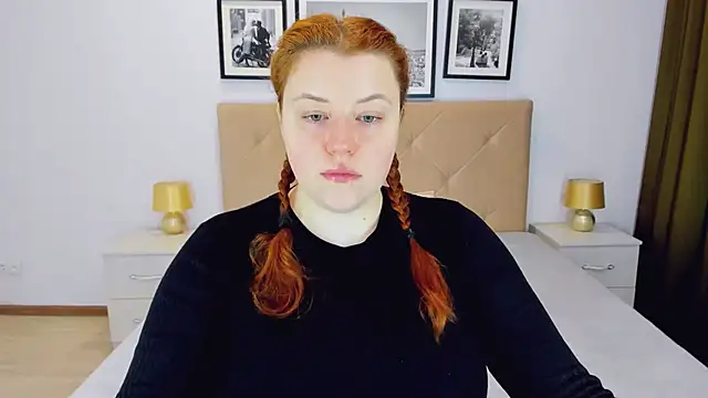 Snapshot of PolinaSalvatore chatting on 12/04/24, 07:39 PolinaSalvatore online show from 12/04/24, 07:39