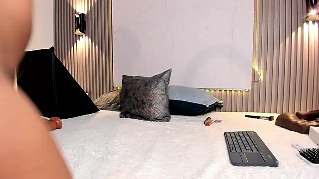 Zafiiraa online show from 02/20/25, 06:24