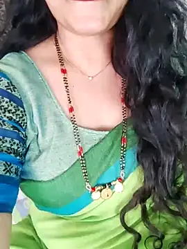 Snapshot of Indian_desi_wife chatting on 02/17/25, 04:15 Indian desi wife online show from 02/17/25, 04:15
