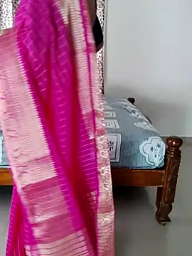 Snapshot of Indian_desi_wife chatting on 03/08/25, 02:23 Indian desi wife online show from 03/08/25, 02:23