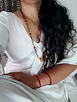 Snapshot of Indian_desi_wife chatting on 03/19/25, 07:17 Indian desi wife online show from 03/19/25, 07:17