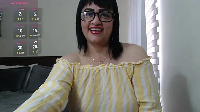 Snapshot of ISABEEL_SOFIA01 chatting on 01/21/25, 04:05 ISABEEL SOFIA01 online show from 01/21/25, 04:05
