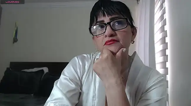 Snapshot of ISABEEL_SOFIA01 chatting on 02/02/25, 04:00 ISABEEL SOFIA01 online show from 02/02/25, 04:00