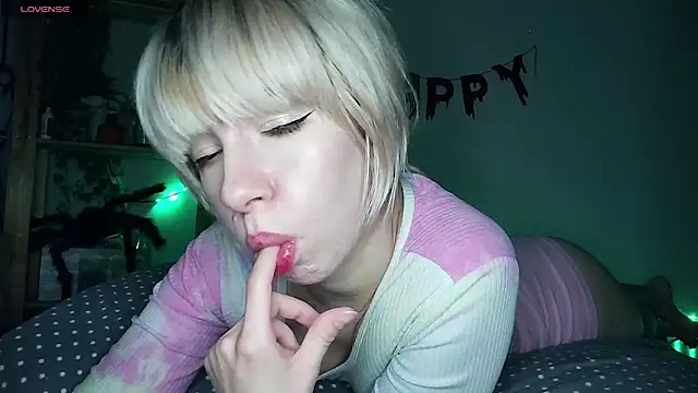 Snapshot of cruellagoth666 chatting on 12/02/24, 03:36 cruellagoth666 online show from 12/02/24, 03:36