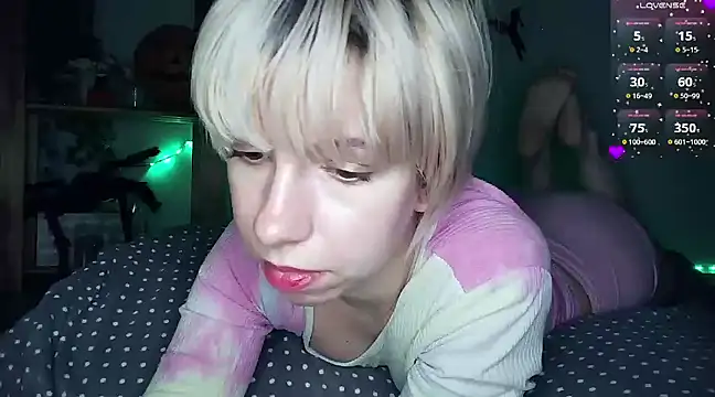 Snapshot of cruellagoth666 chatting on 12/04/24, 07:01 cruellagoth666 online show from 12/04/24, 07:01