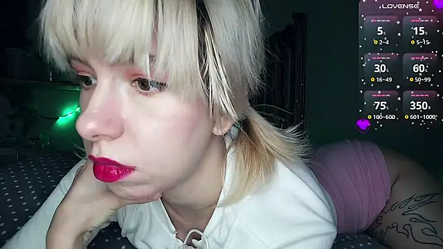 Snapshot of cruellagoth666 chatting on 12/12/24, 04:32 cruellagoth666 online show from 12/12/24, 04:32