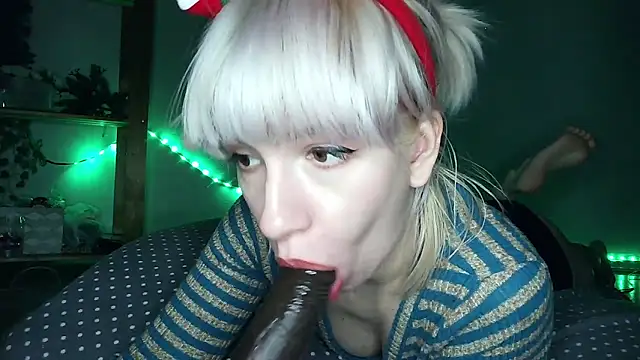 Snapshot of cruellagoth666 chatting on 12/22/24, 04:27 cruellagoth666 online show from 12/22/24, 04:27
