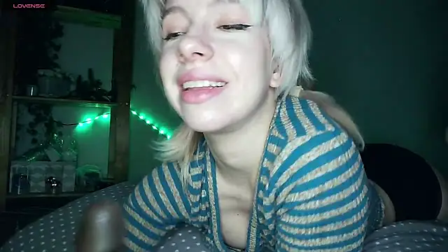 Snapshot of cruellagoth666 chatting on 01/10/25, 03:06 cruellagoth666 online show from 01/10/25, 03:06