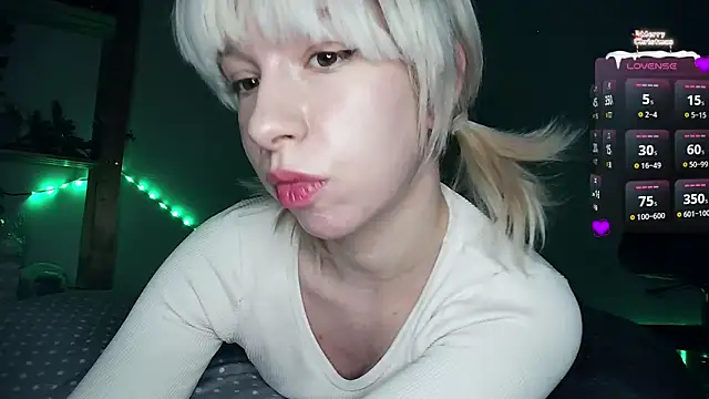 Snapshot of cruellagoth666 chatting on 01/22/25, 04:23 cruellagoth666 online show from 01/22/25, 04:23