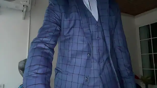 Snapshot of lukegunn chatting on 12/07/24, 11:34 lukegunn online show from 12/07/24, 11:34