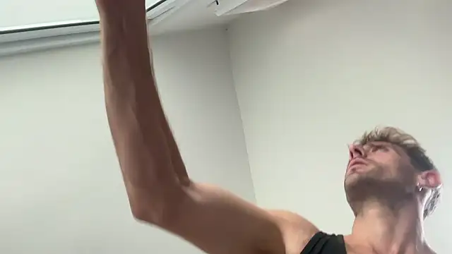 Snapshot of lukegunn chatting on 12/16/24, 02:36 lukegunn online show from 12/16/24, 02:36